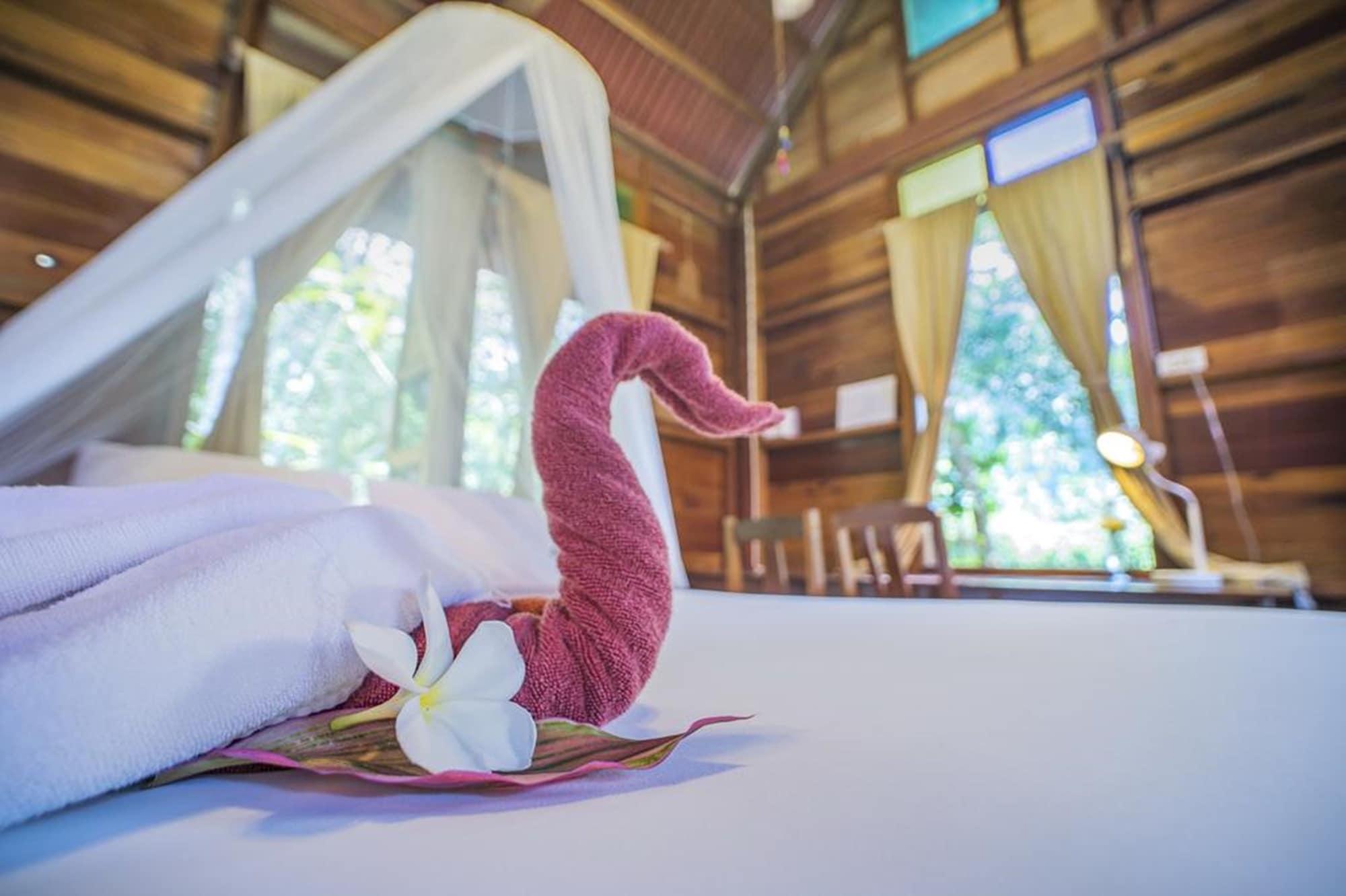 Art'S Riverview Lodge Khao Sok National Park Exterior foto
