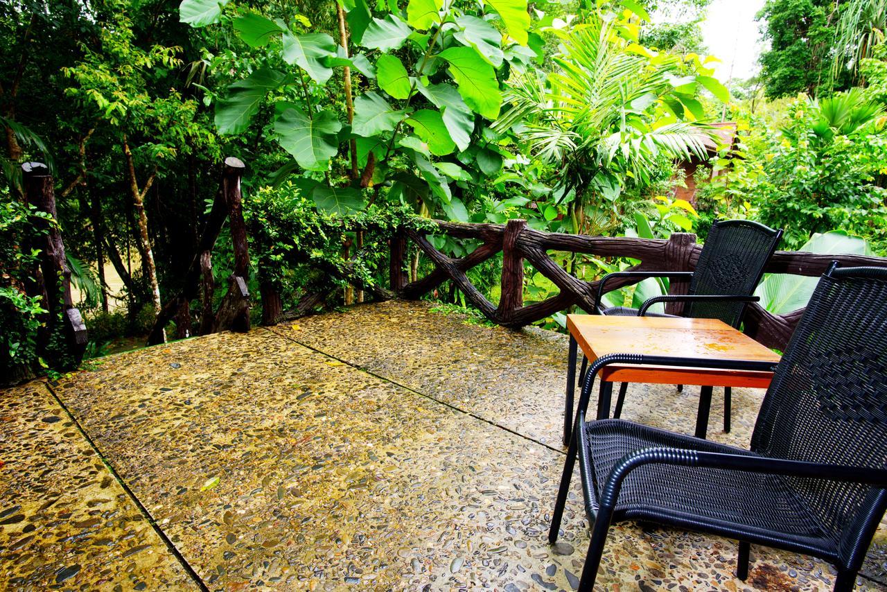 Art'S Riverview Lodge Khao Sok National Park Exterior foto